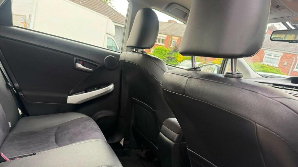 Toyota Prius Hatchback Black #40