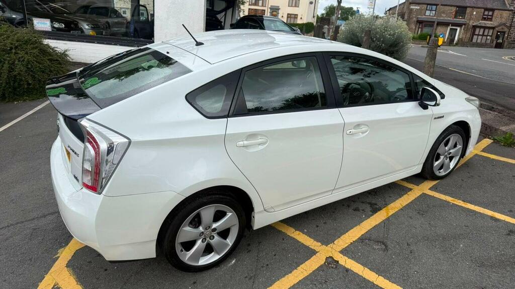 Toyota Prius Hatchback Black #30