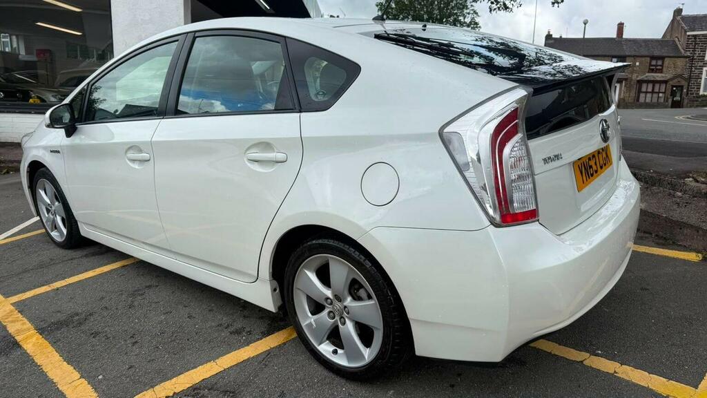 Toyota Prius Hatchback Black #17