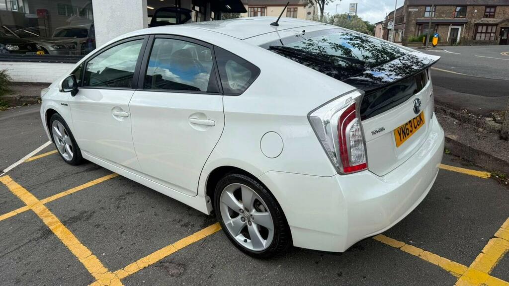 Toyota Prius Hatchback Black #15
