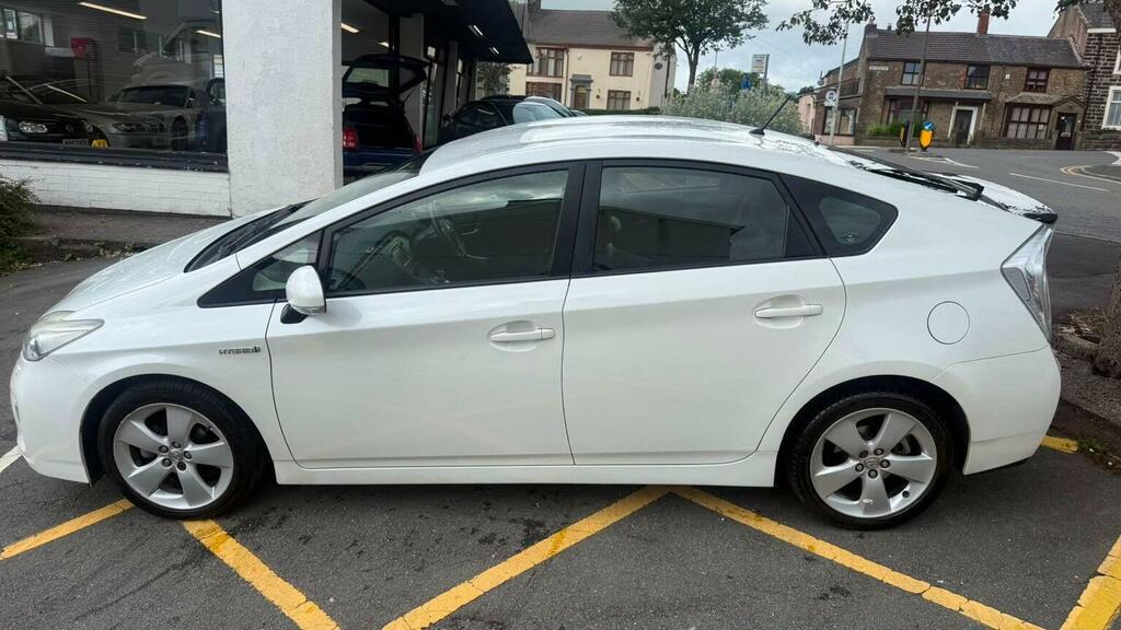 Toyota Prius Hatchback Black #18