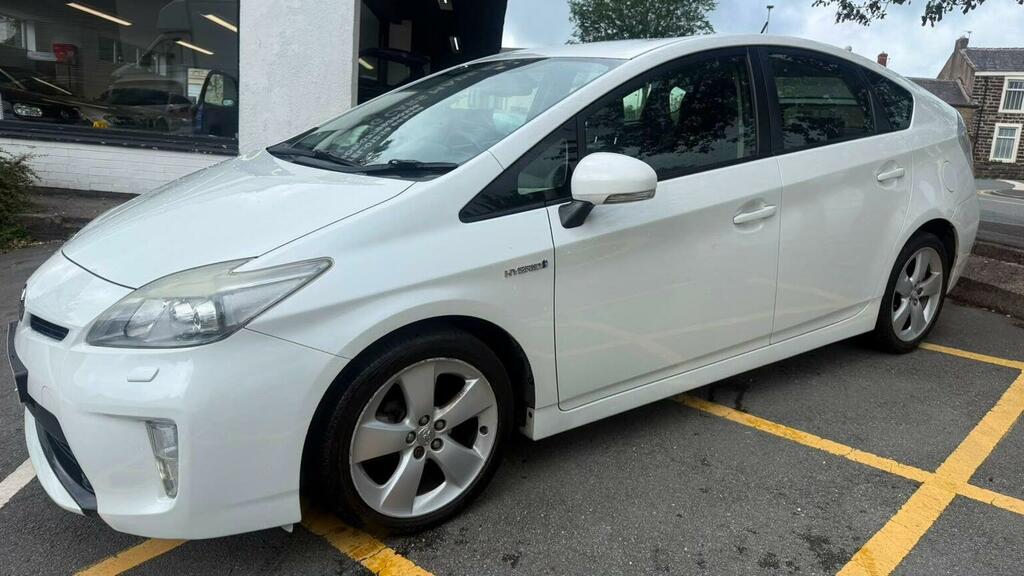 Toyota Prius Hatchback Black #12