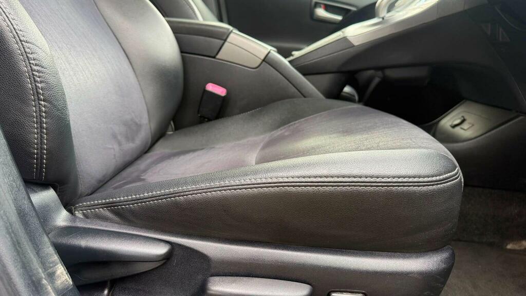 Toyota Prius Hatchback Black #33