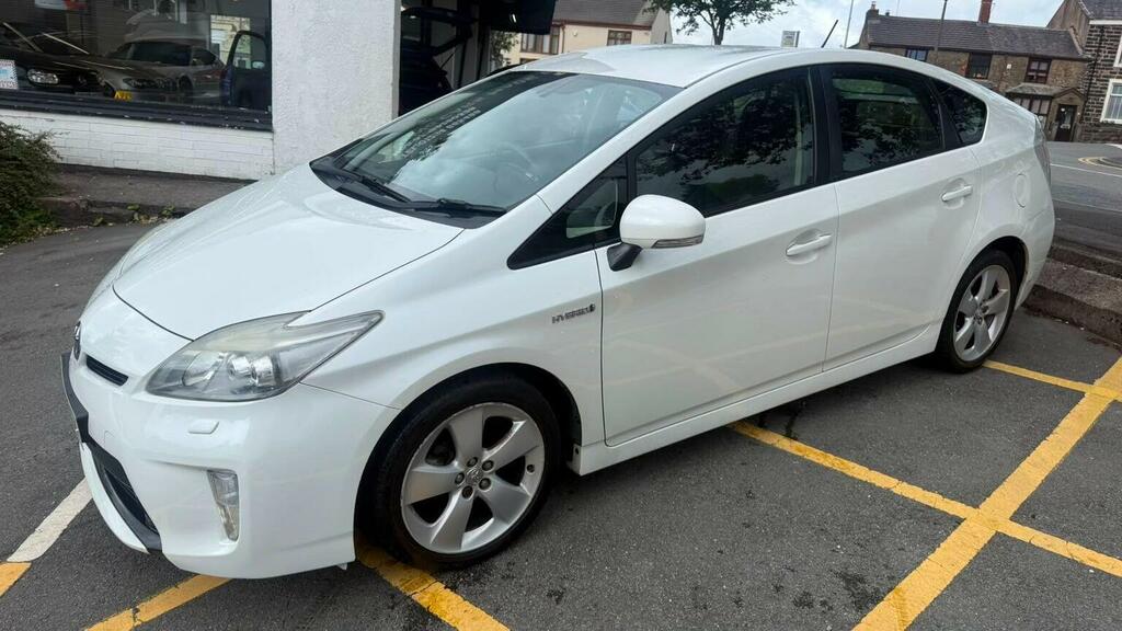 Toyota Prius Hatchback Black #13