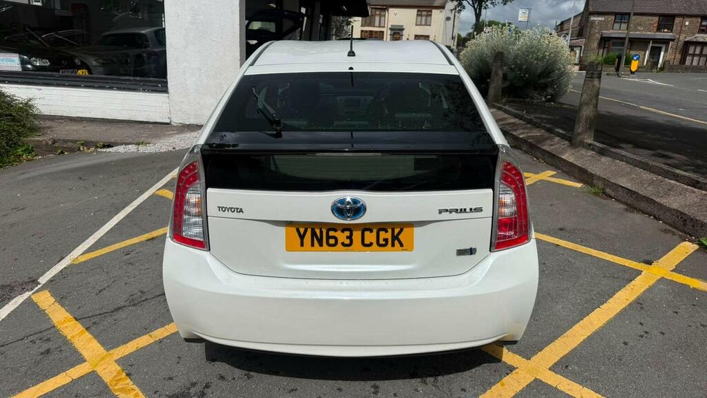 Toyota Prius Hatchback Black #23