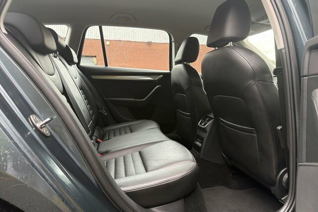 Skoda Octavia Elegance Black #19