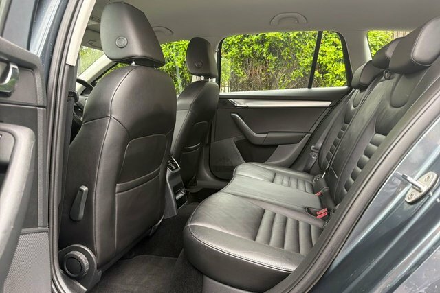 Skoda Octavia Elegance Black #18