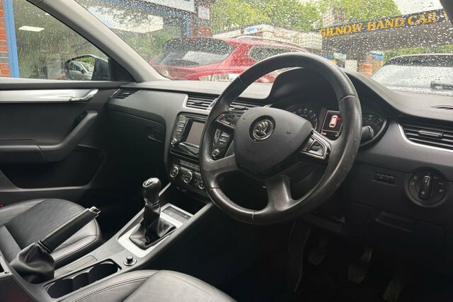 Skoda Octavia Elegance Black #10