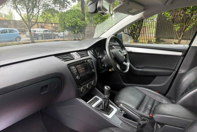 Skoda Octavia Elegance Black #11