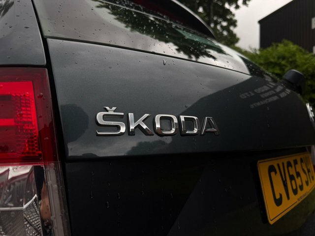 Skoda Octavia Elegance Black #25