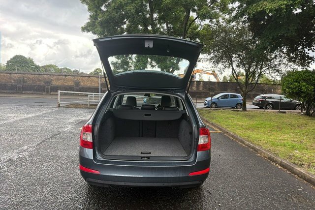Skoda Octavia Elegance Black #12