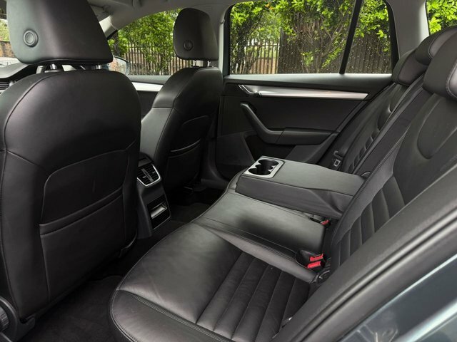 Skoda Octavia Elegance Black #24