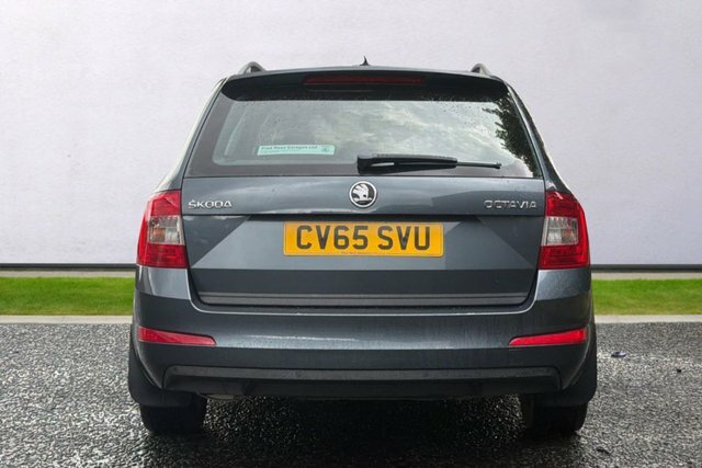 Skoda Octavia Elegance Black #7