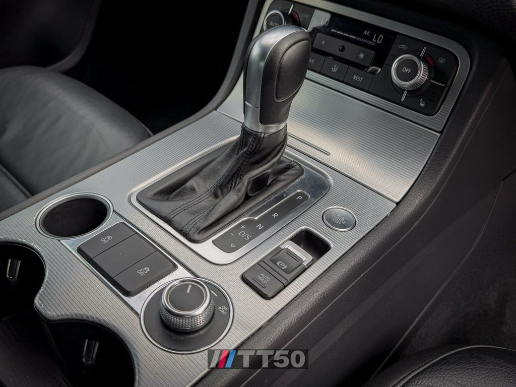 Volkswagen Touareg 3L R-line White #5