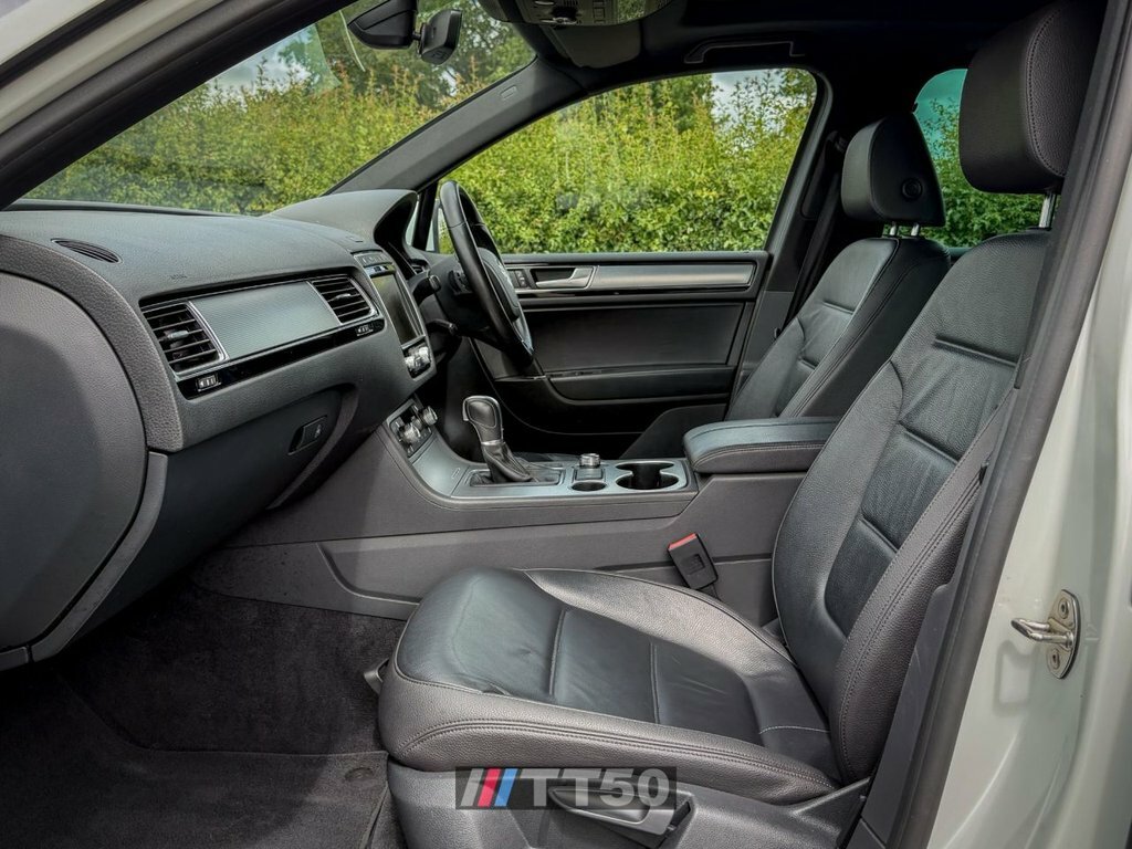 Volkswagen Touareg 3L R-line White #3