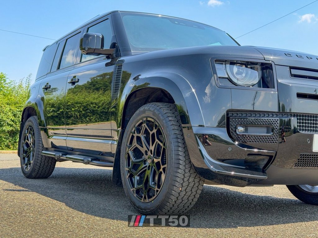 Land Rover Defender 3L Se Black #6