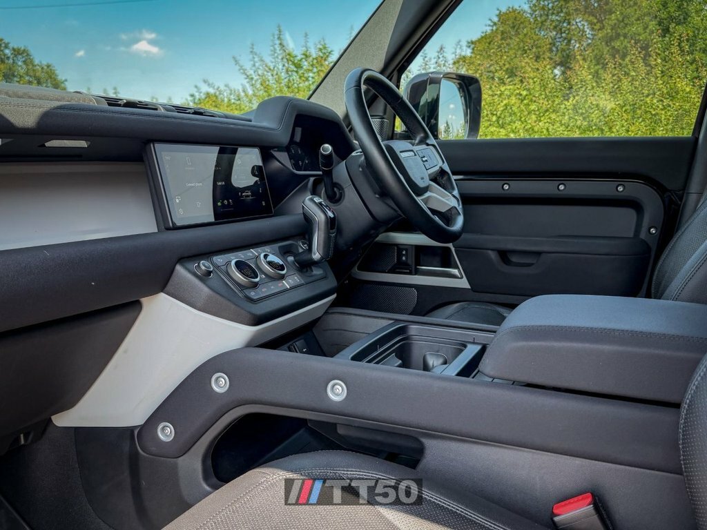 Land Rover Defender 3L Se Black #2