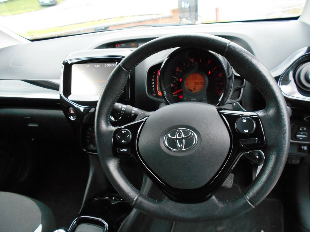 Toyota Aygo Hatchback 1.0 Vvt-i X-press 201767 DS67RVM Black #5