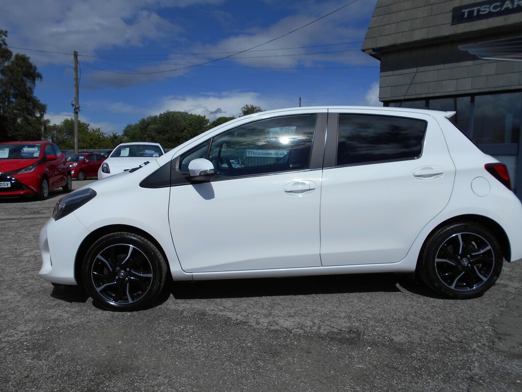Toyota Yaris Hatchback 1.3 Dual Vvt-i Design 201665 MH65SXY White #3
