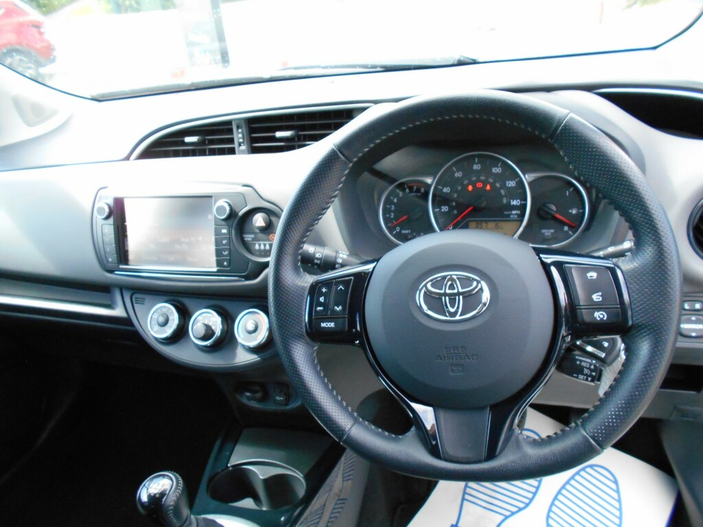 Toyota Yaris Hatchback 1.3 Dual Vvt-i Design 201665 MH65SXY White #5