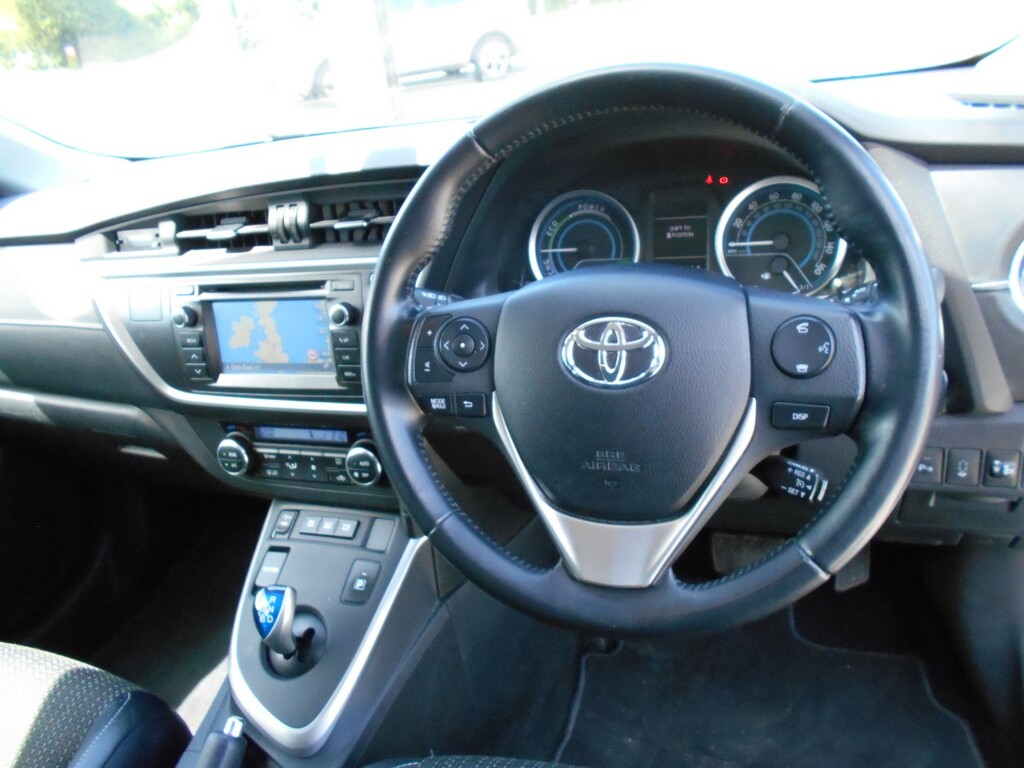 Toyota Auris 1.8 Vvt-h Excel White #3