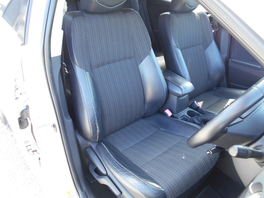 Toyota Auris 1.8 Vvt-h Excel White #4