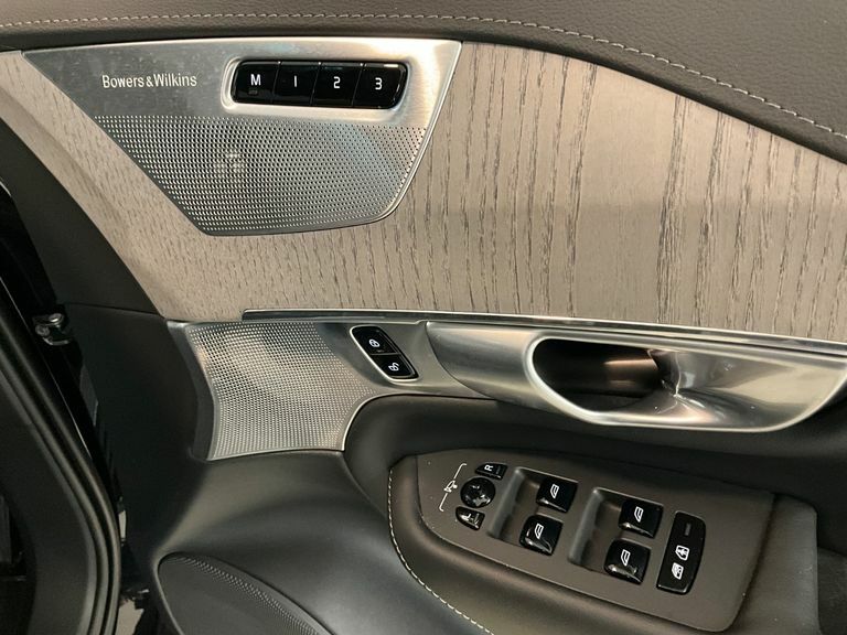 Volvo XC90 Ultra Black #22