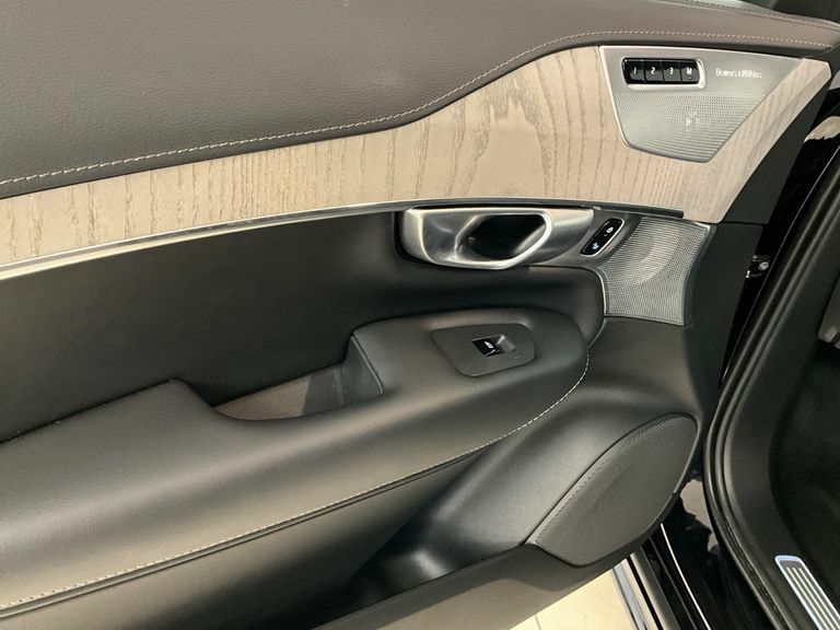 Volvo XC90 Ultra Black #18