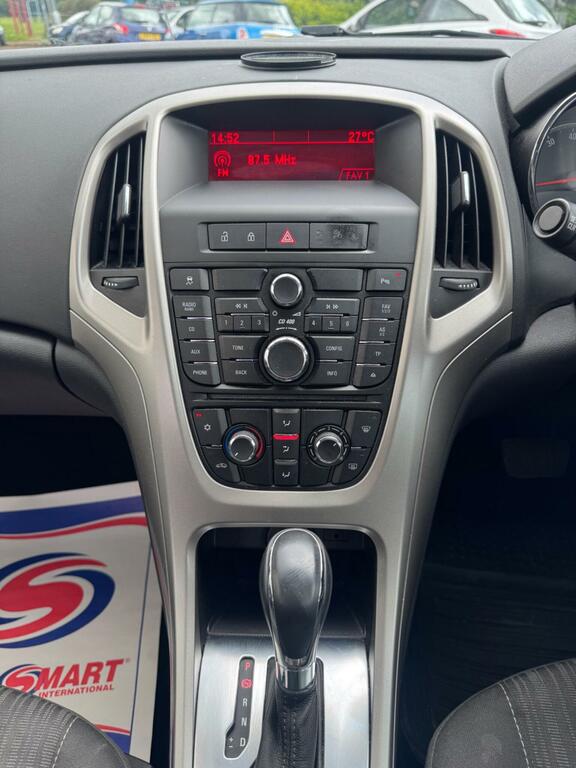 Vauxhall Astra Se 5-Door White #25