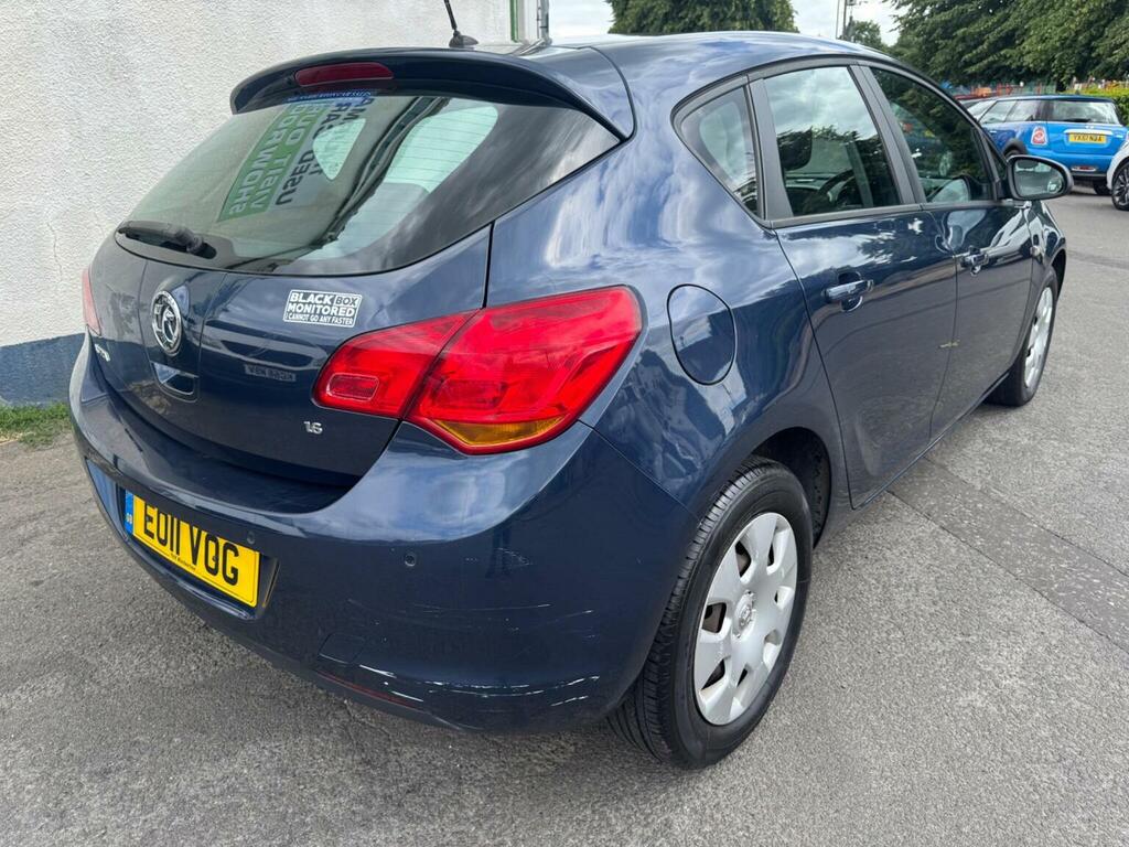 Vauxhall Astra Se 5-Door White #8