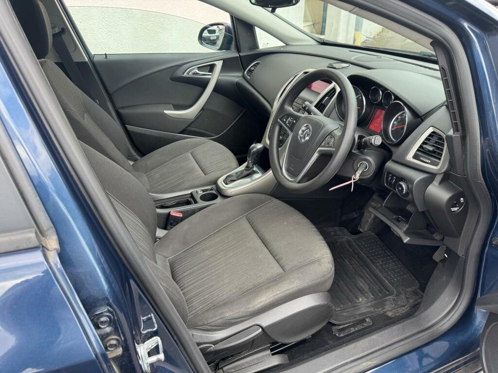 Vauxhall Astra Se 5-Door White #12
