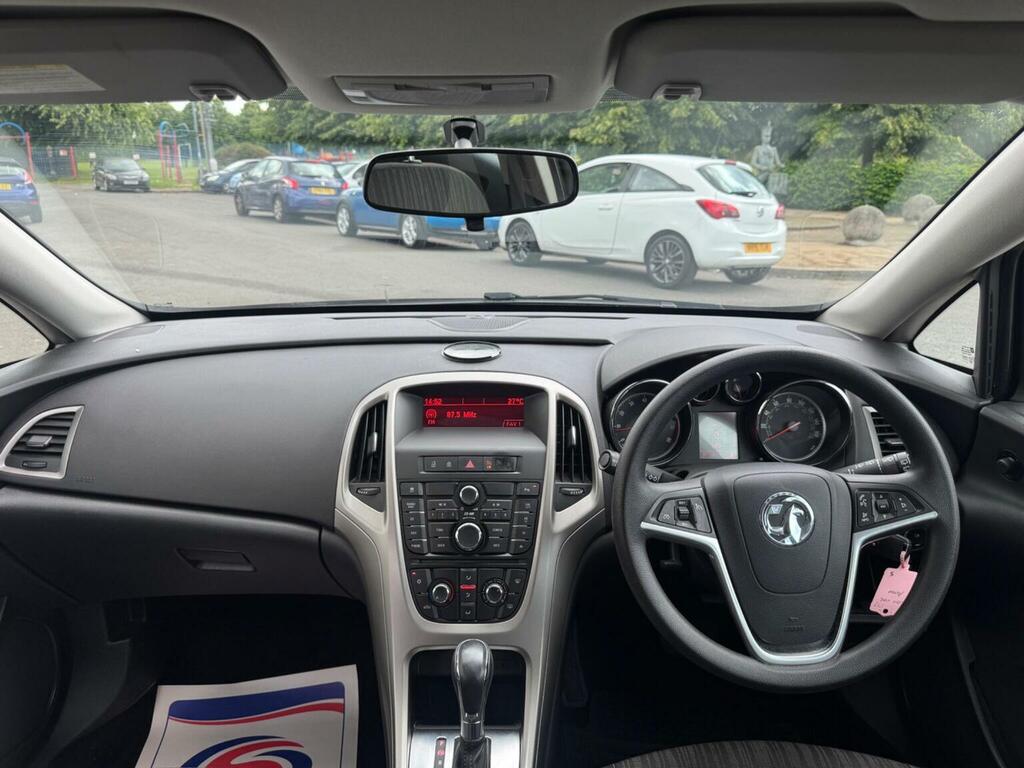 Vauxhall Astra Se 5-Door White #9