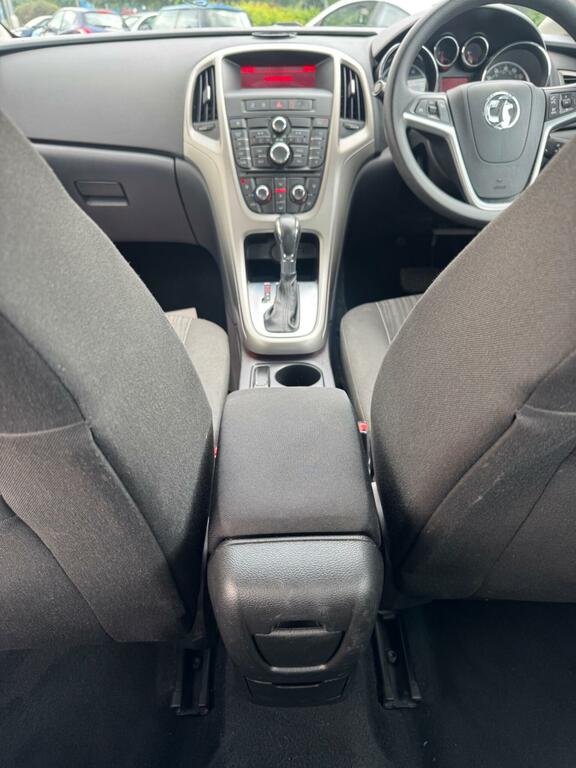Vauxhall Astra Se 5-Door White #10