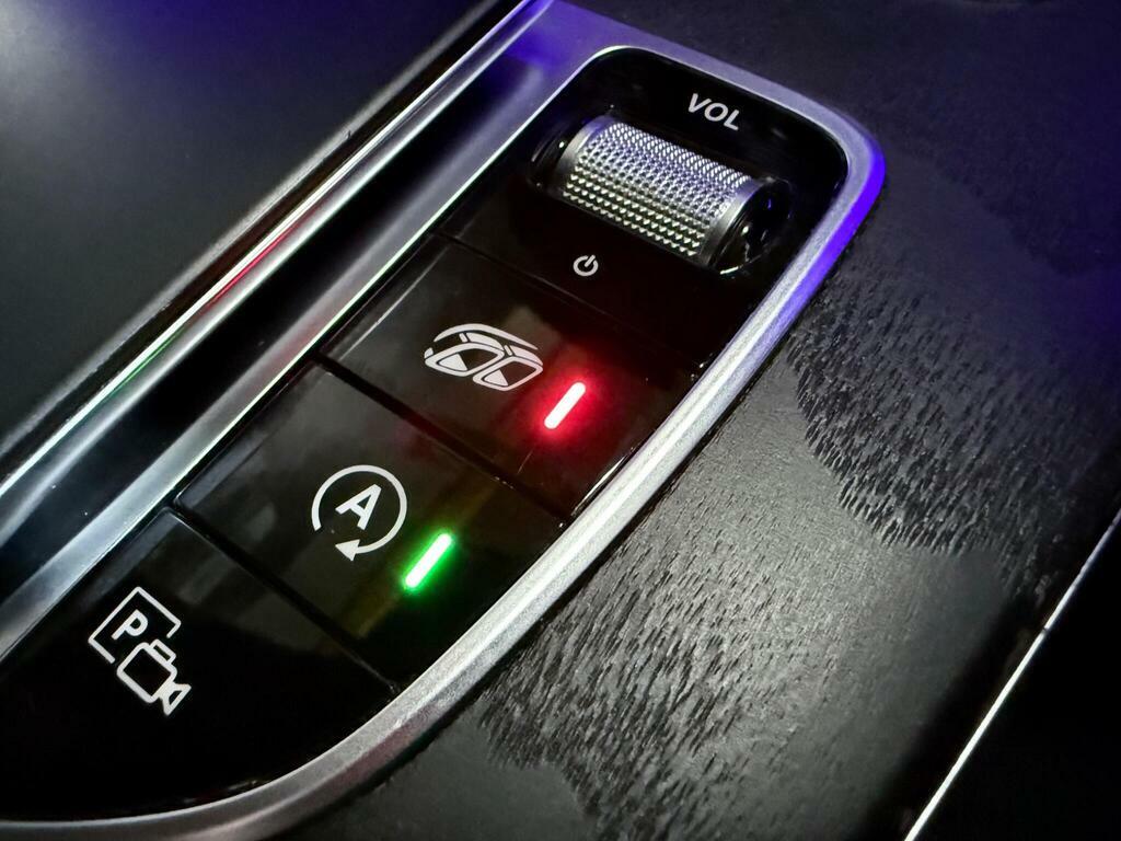 Mercedes-Benz E Class 2.0 E 220 White #44