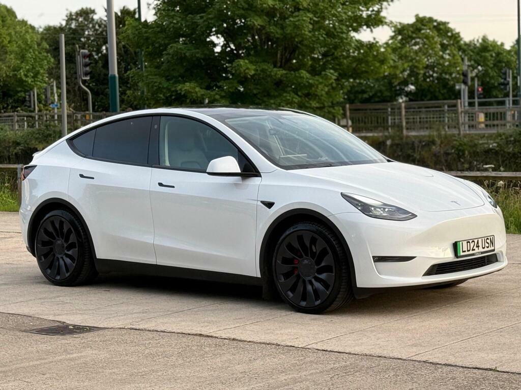 Tesla Model Y Dual Motor Performance 4Wde LD24USN White