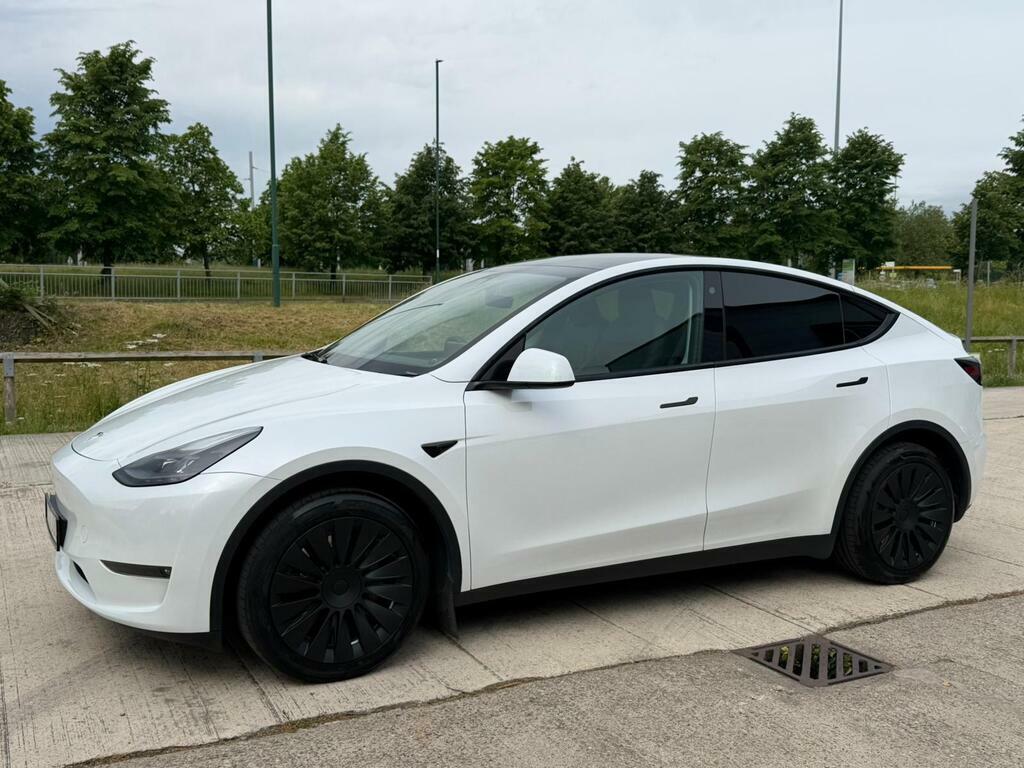 Tesla Model Y Dual Motor Long Range 4Wde White