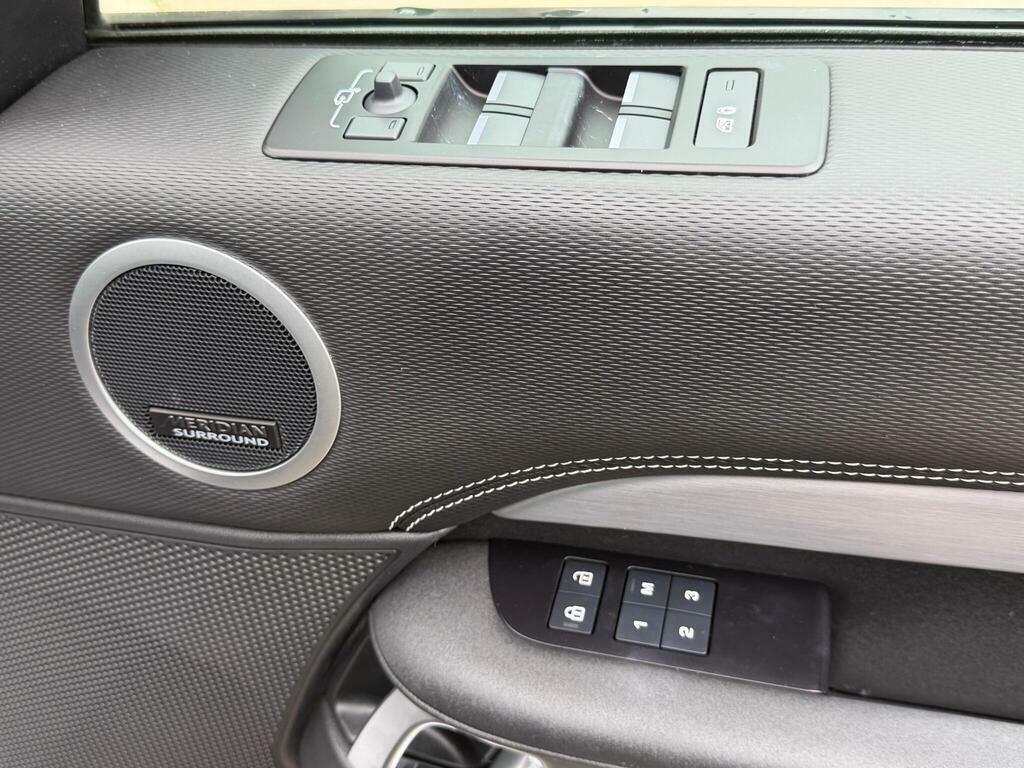 Land Rover Discovery Dynamic Hse Black #31