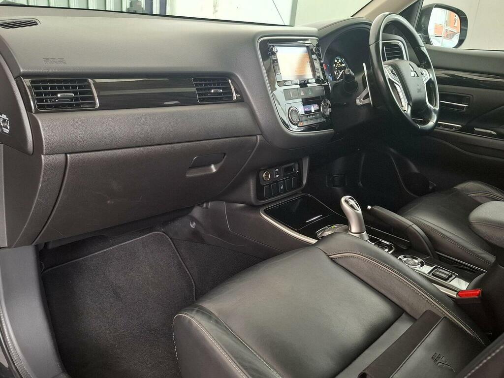 Mitsubishi Outlander   #13