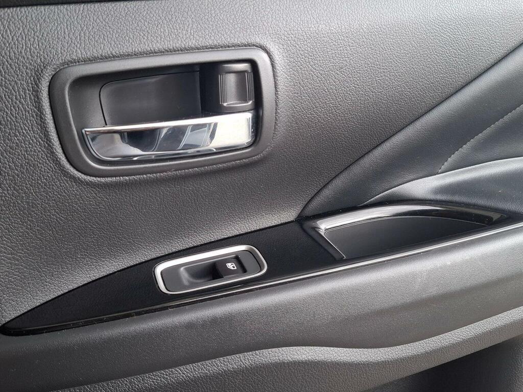 Mitsubishi Outlander   #27