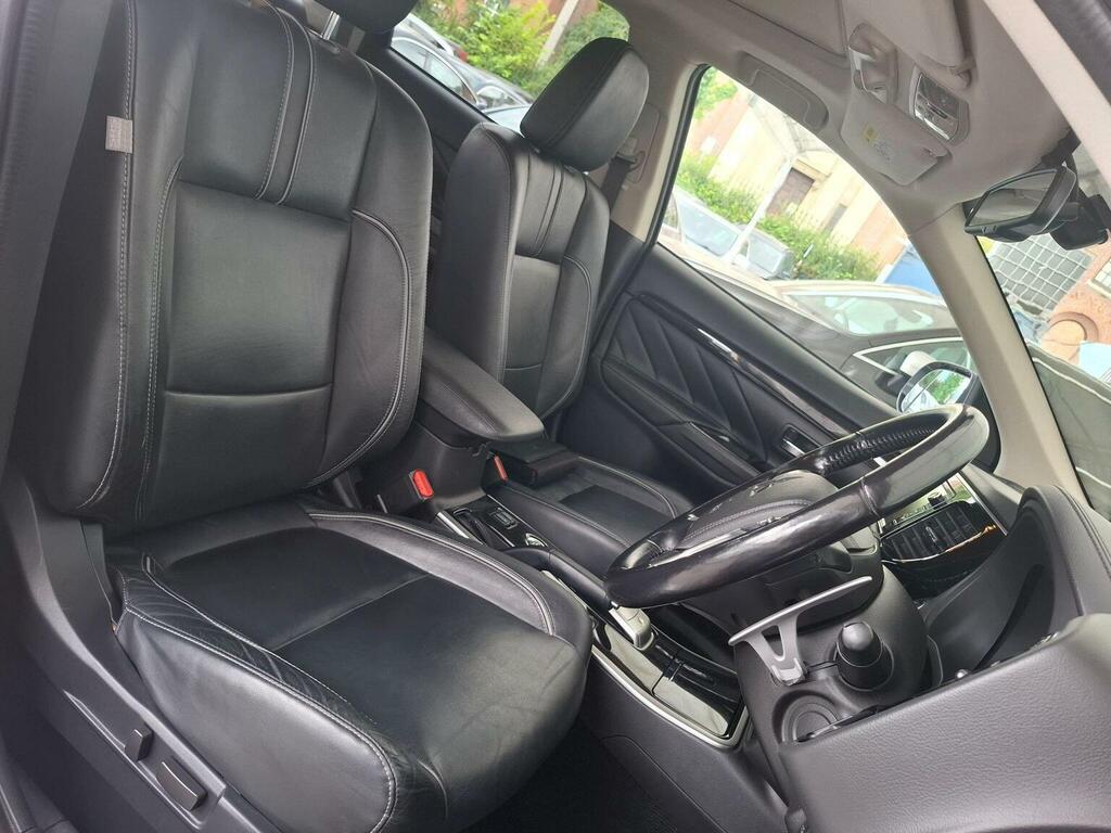 Mitsubishi Outlander   #11