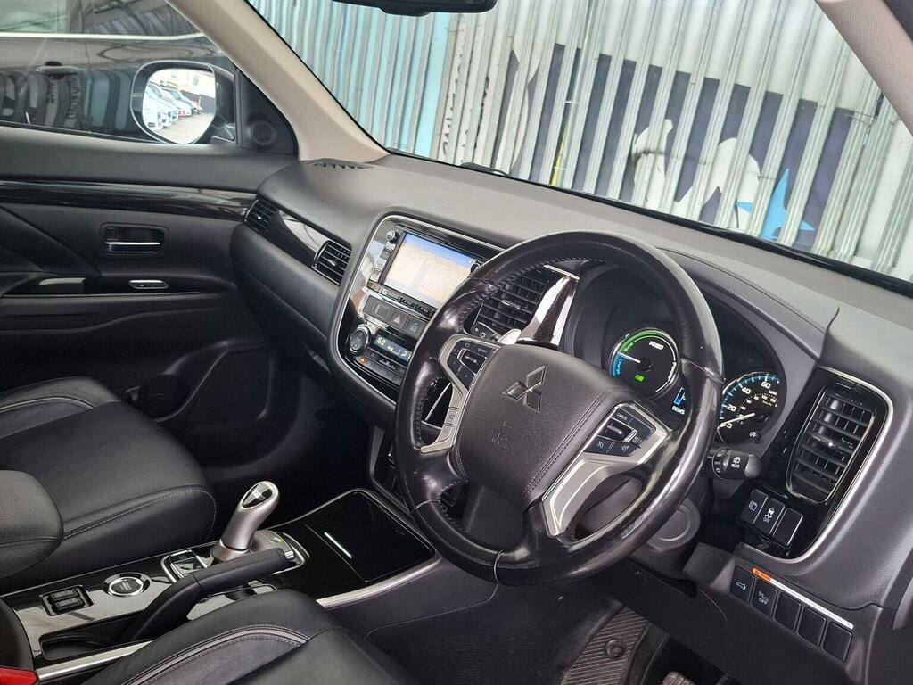 Mitsubishi Outlander   #12