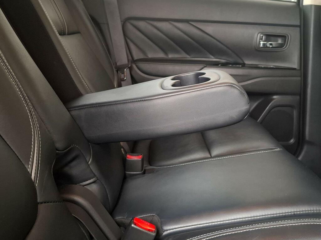 Mitsubishi Outlander   #23