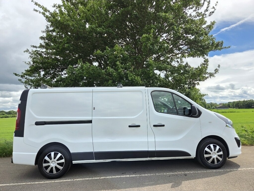 Vauxhall Vivaro Panel Van 1.6 Cdti 2900 Biturbo Ecotec Sportive 2 MK69ZDT White #2
