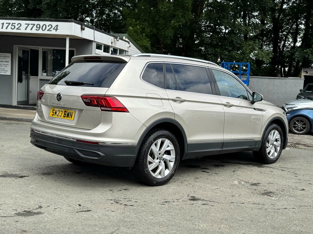 Volkswagen Tiguan Allspace 1.5L Life Silver #5