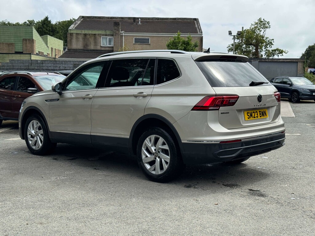 Volkswagen Tiguan Allspace 1.5L Life Silver #4