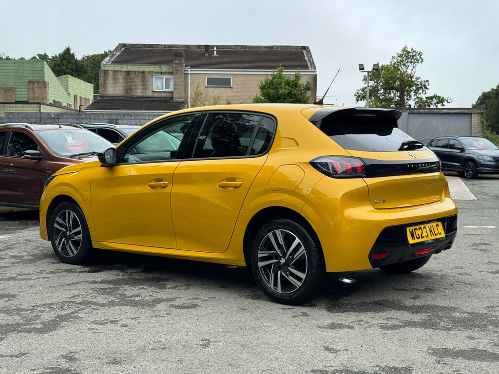 Peugeot 208 1.2L Puretech Allure Premium Yellow #4