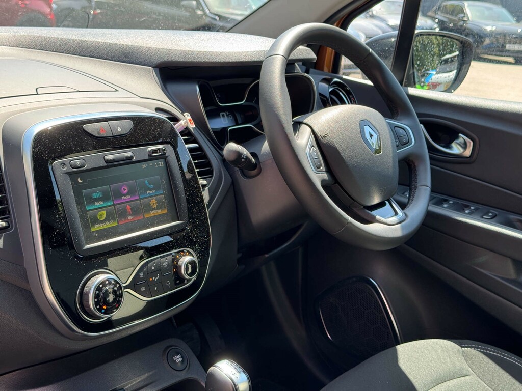 Renault Captur 1.5L Energy Iconic Black #2