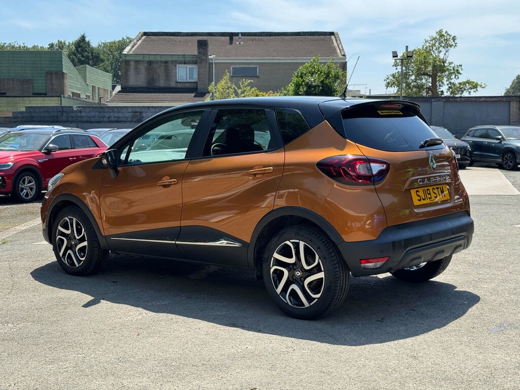 Renault Captur 1.5L Energy Iconic Black #4