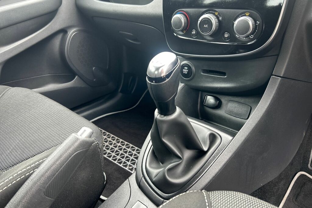 Renault Clio Renault Clio 1.2 16V Play Hatchback ... 
