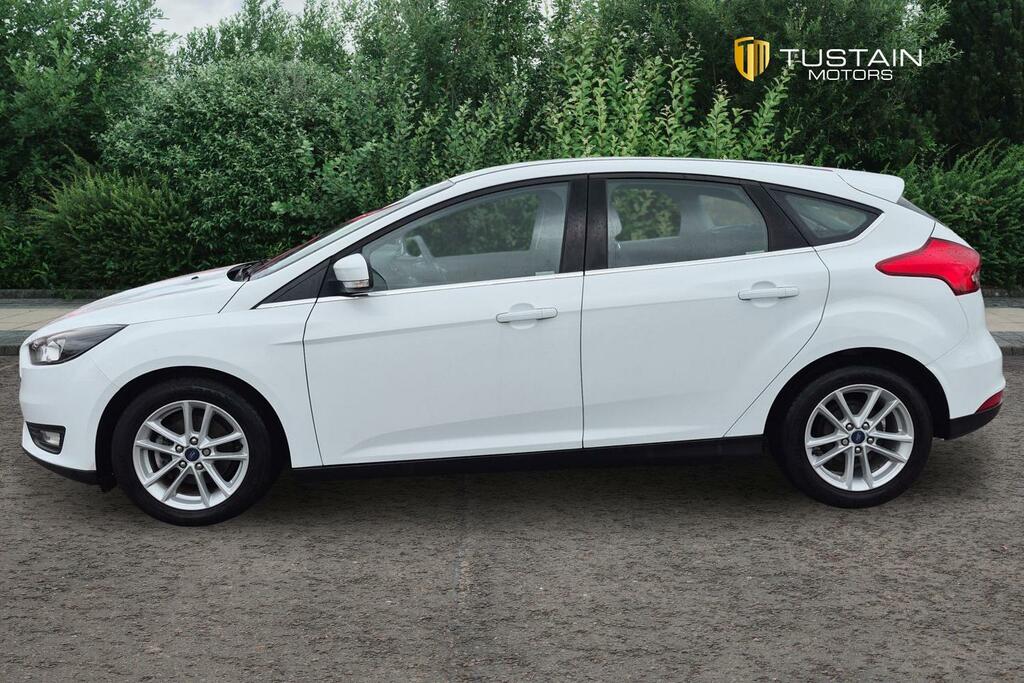 Ford Focus Ford Focus 1.0T Ecoboost Zetec Hatchback Pe...